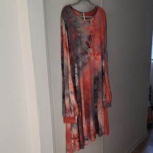 Tie-Dye Long Sleeve Midi Dress in Coral and Gray